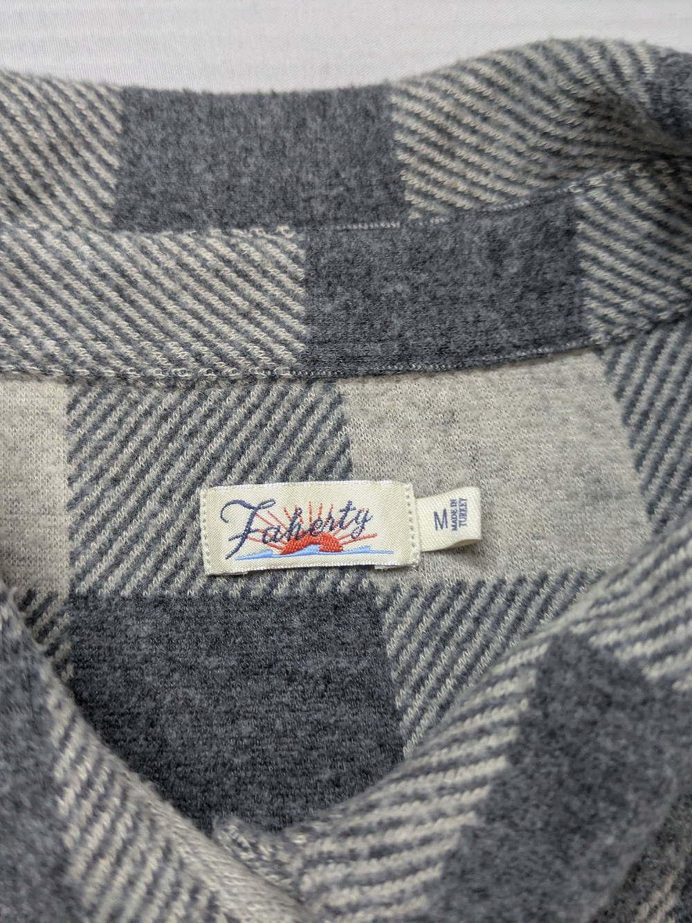Faherty Legend Sweater Shirt Womens M Gray/Beige Buffalo Check Plaid WKF2107-TCB - Picture 2 of 7